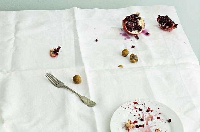 臟臺布上面會出現不同的油斑色素我們要用強力洗衣粉清洗掉